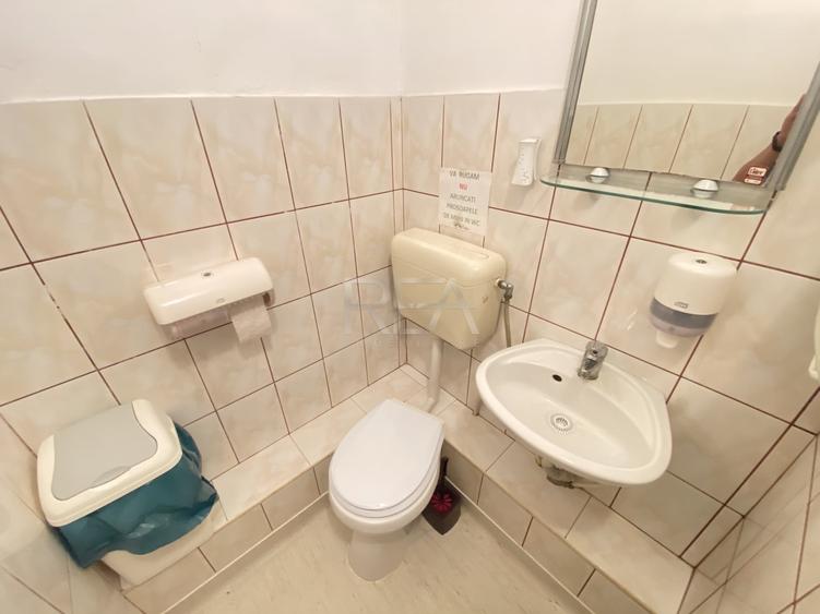 Spațiu comercial, de 66.690002441406 mp, în Rahova