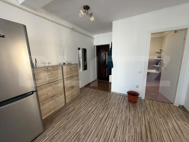 Apartament cu 3 camere semidecomandat, mobilat în Florești