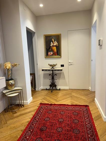 Apartament cu 4 camere decomandat în Herăstrău