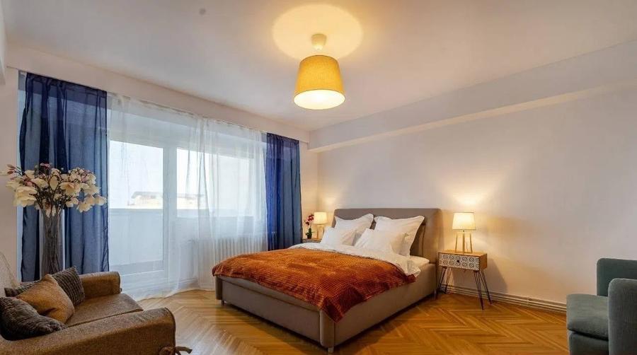 Apartament cu 4 camere decomandat în Central