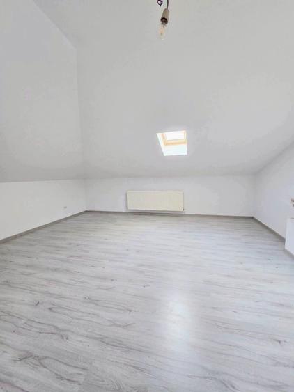 Apartament cu 3 camere decomandat în Dobroești