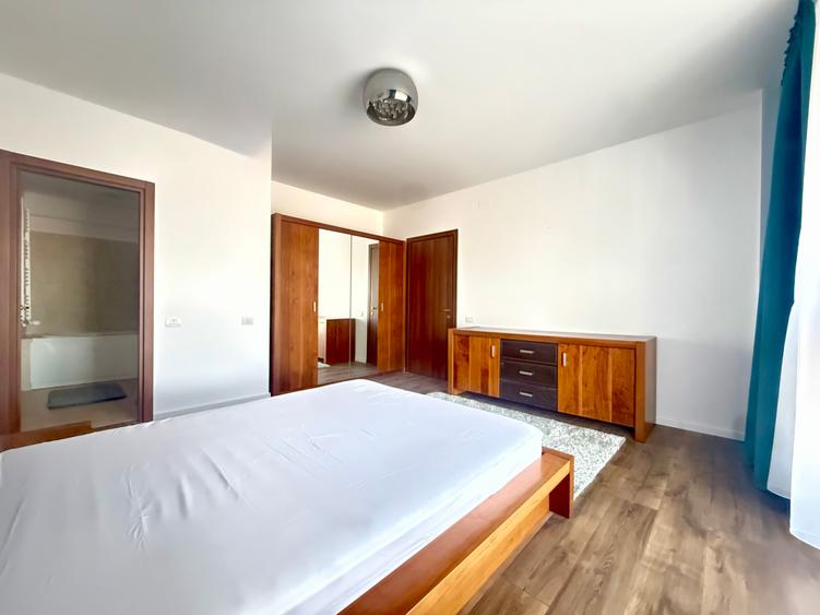 Apartament cu 3 camere semidecomandat în Pipera