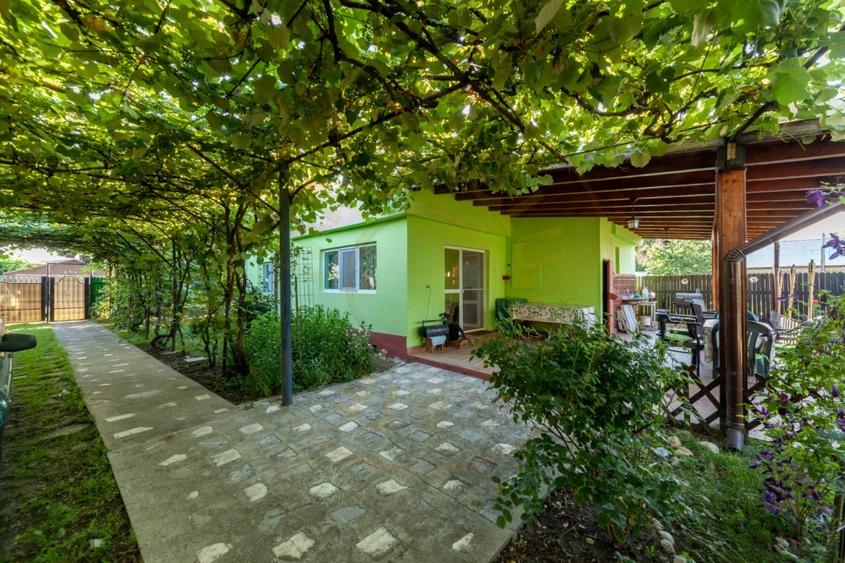 Casa vintage in Com. Uliești, Dambovița  cu  livadă generoasă și anexă - 1