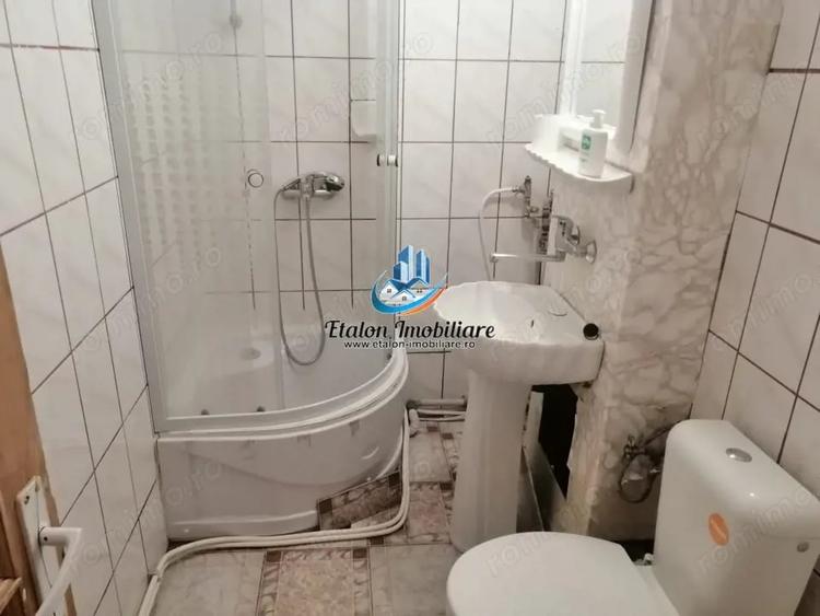 Apartament cu 3 camere decomandat în Calea Romanului