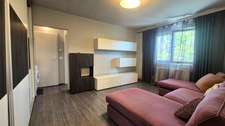 Apartament cu 2 camere semidecomandat în Centrul Civic