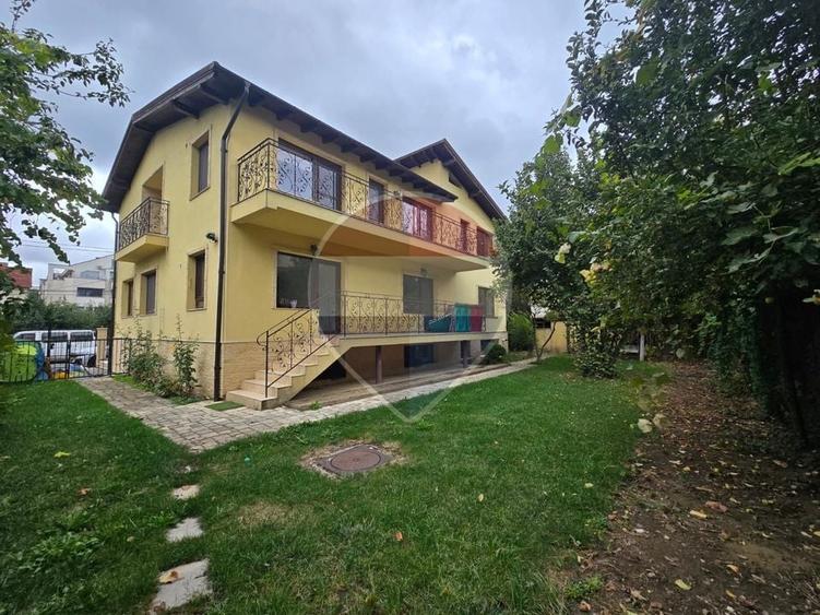 Casă individuală cu 8 camere cu Teren 405 Mp în Grigorescu