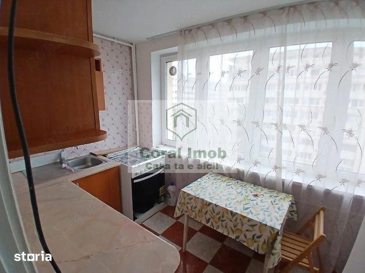 Apartament cu 3 camere semidecomandat, mobilat în Iancului