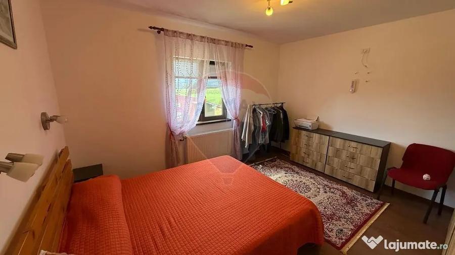 Casă cu 3 camere cu Teren 1667 Mp în Răcoasa