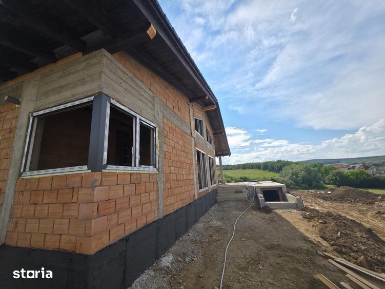Casă cu 4 camere cu Teren 700 Mp în Livezeni