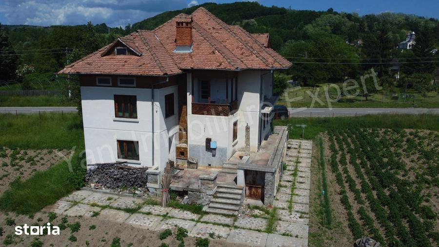 Casă cu 6 camere cu Teren 14710 Mp în Șuici