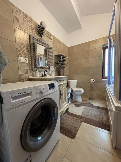Penthouse cu 3 camere decomandat, mobilat în Metalurgiei