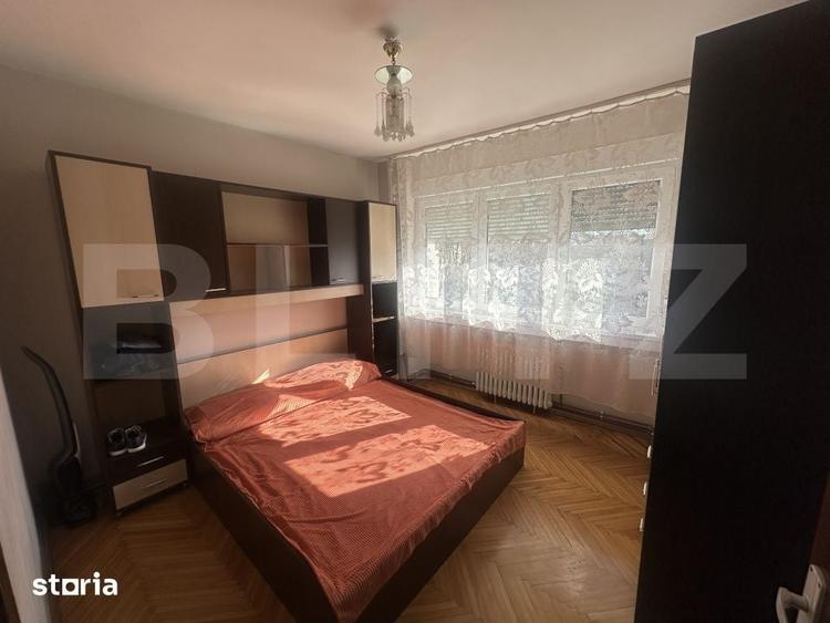 Apartament cu 3 camere semidecomandat în Micro 16