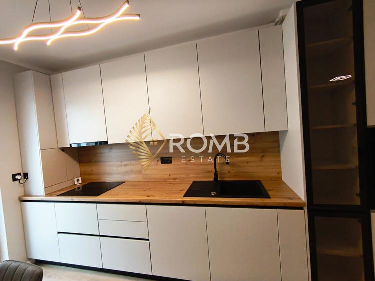 Apartament cu 3 camere semidecomandat în Florești