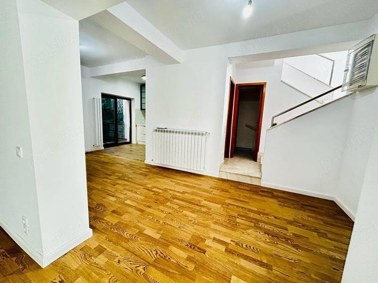 Casă cu 6 camere cu Teren 250 Mp în Domenii