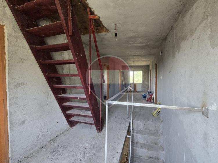 Casă individuală cu 6 camere cu Teren 2600 Mp în Bulbucata