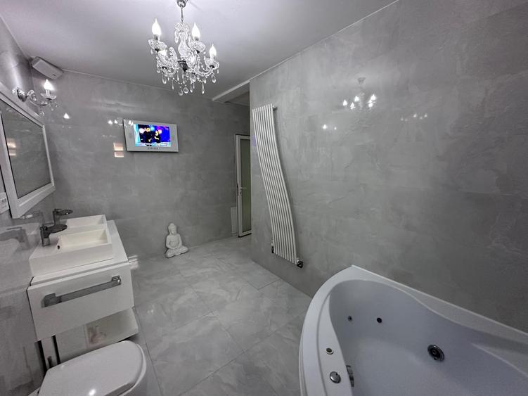 Duplex cu 5 camere cu Teren 277 Mp în Central