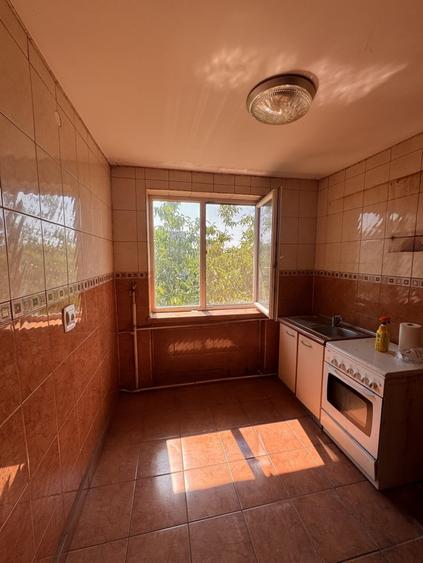 Apartament cu 3 camere semidecomandat în George Enescu