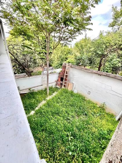Casă cu 5 camere cu Teren 140 Mp în Lipovei