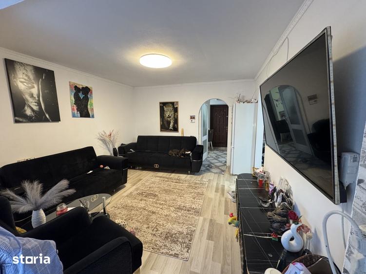 Apartament cu 2 camere semidecomandat în Botizului