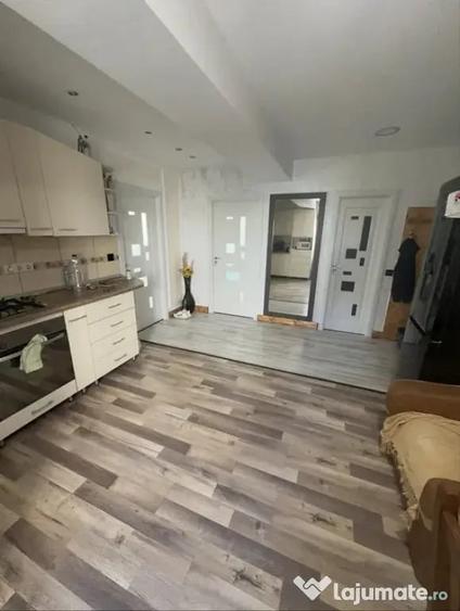 Apartament cu 3 camere semidecomandat în Baciu
