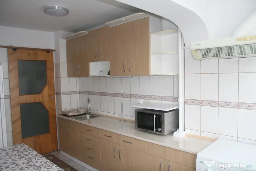 Apartament cu 3 camere decomandat în Tomis Nord