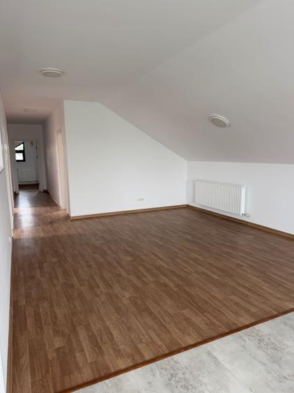 Apartament cu 3 camere semidecomandat în Moara Vlăsiei