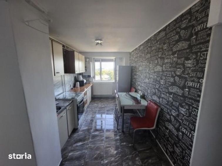 Apartament cu 3 camere decomandat în Calarași 4