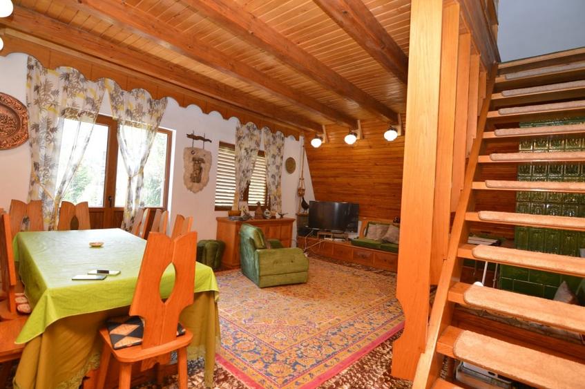 Casă individuală cu 6 camere cu Canalizare în Plopeni