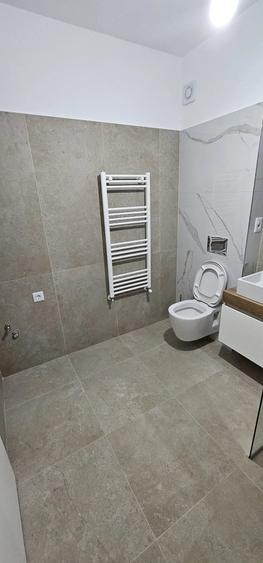 Apartament cu 2 camere decomandat în Tractorul