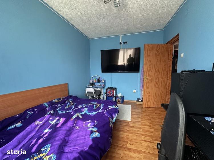 Apartament cu 3 camere semidecomandat în Cina