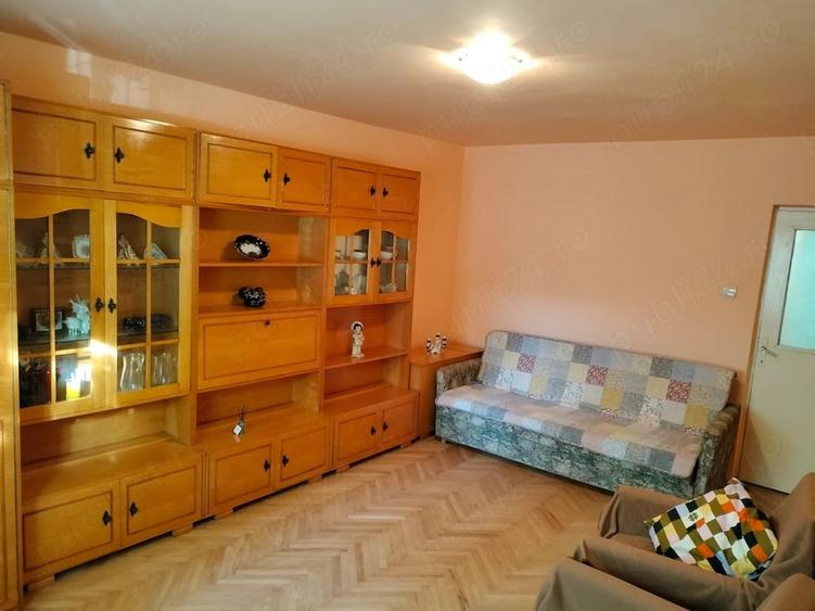 Apartament cu 3 camere decomandat în Central