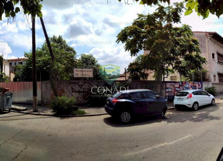 Teren construcție, în P-ța Arsenalului