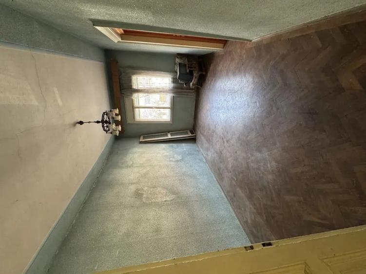 Casă cu 5 camere în Central