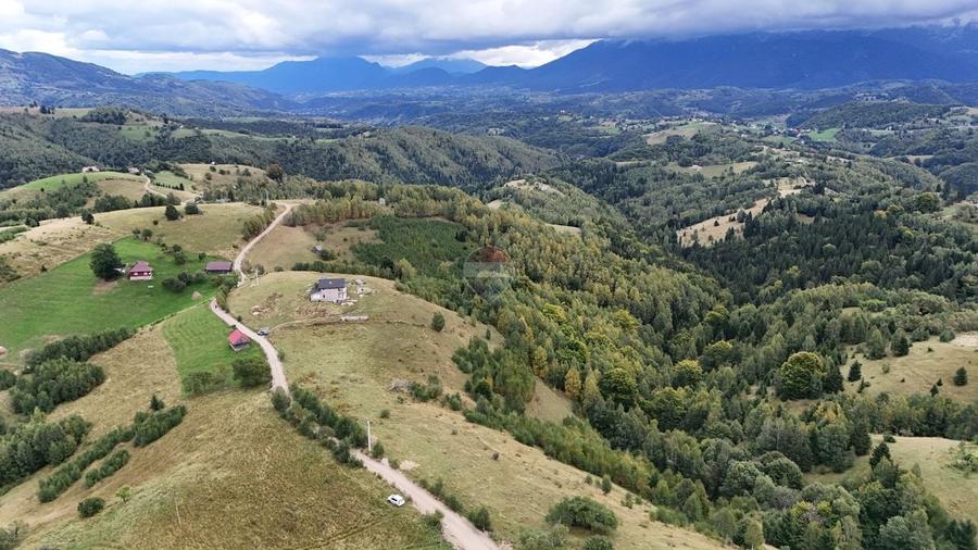 Teren agricol intravilan de 6801 mp, în Șirnea