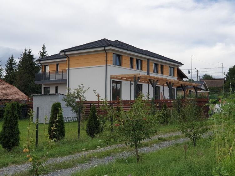 Casă cu 4 camere în Tureni
