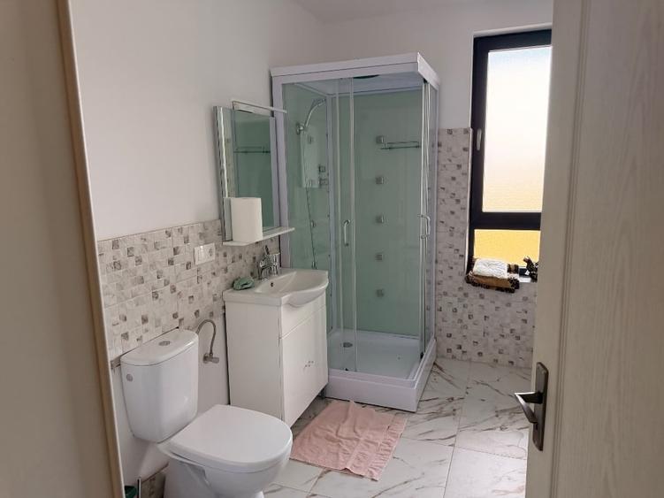 Apartament cu 3 camere decomandat, mobilat în Central