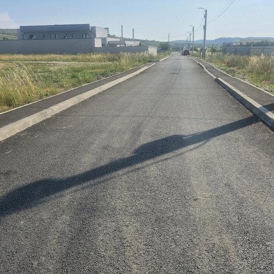 Casă cu 4 camere cu Teren 4 Mp în Mărăcineanu