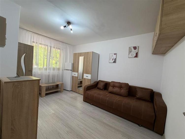 Garsonieră decomandată în Podu Roș
