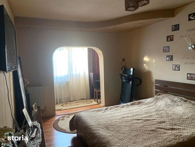 Apartament cu 3 camere decomandat în Siloz