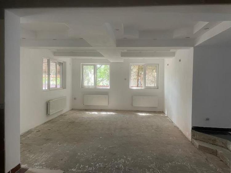 Casă individuală cu 12 camere cu Teren 1000 Mp în Pipera