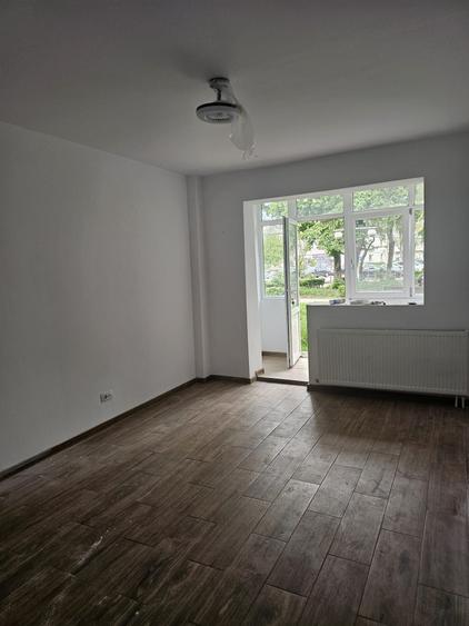 Spațiu comercial, de 60 mp, în Mioriței