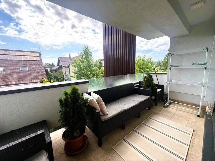 Apartament cu 4 camere în Iancu Nicolae
