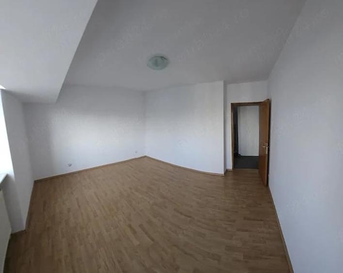 Apartament cu 2 camere decomandat în Titulescu