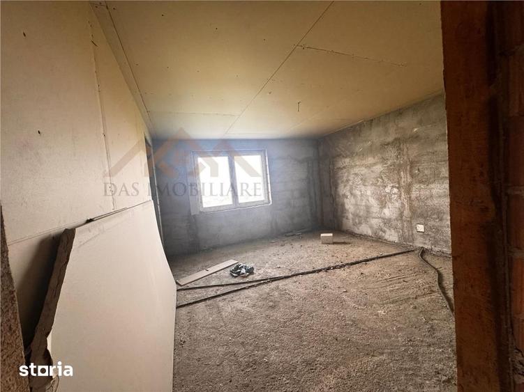 Casă cu 4 camere cu Teren 2341 Mp în Cicârlău