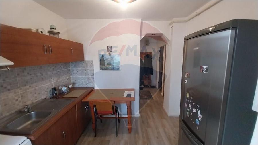 Apartament cu 3 camere decomandat, mobilat în Lăpuș