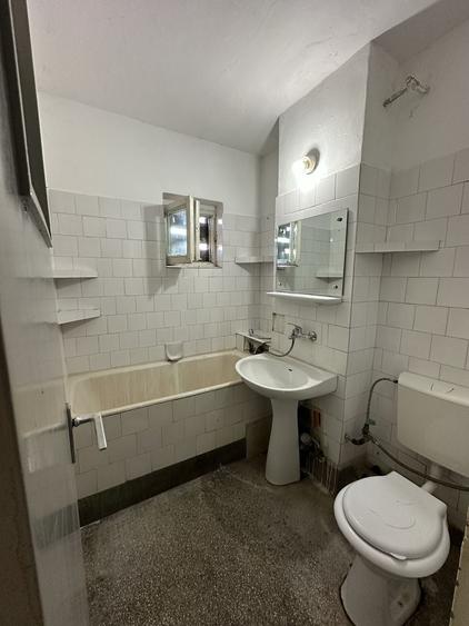 Apartament cu 2 camere semidecomandat în Craiovei