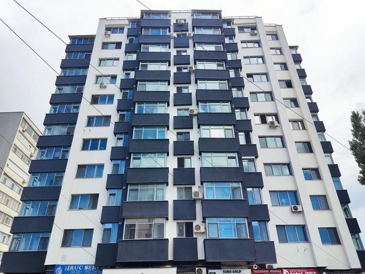 Apartament cu 2 camere decomandat în Podu Roș