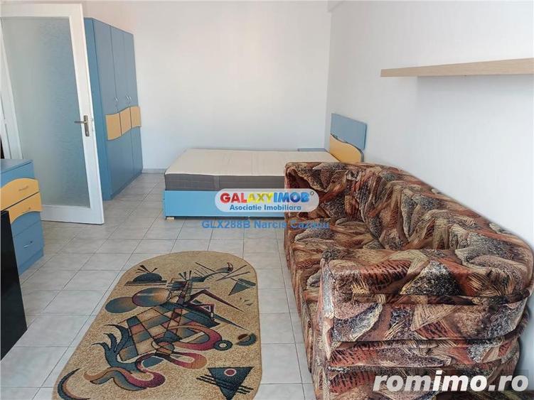 Garsonieră decomandată, mobilată în Universitate