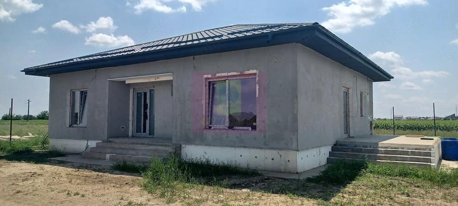 Casă cu 4 camere cu Teren 400 Mp în Săbăreni