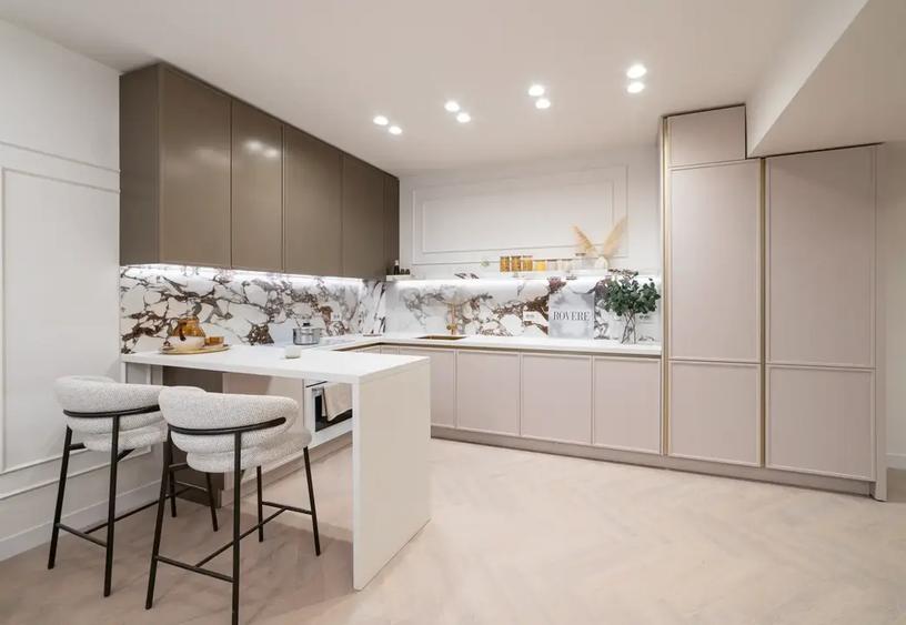 Apartament cu 4 camere semidecomandat în Aviației